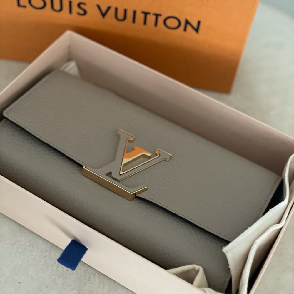 Authentic Louis Vuitton CAPUCINES WALLET